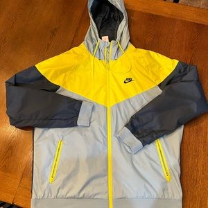 Nike hooded windbreaker